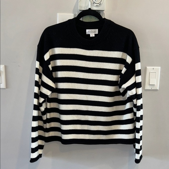 Velvet by Graham & Spencer Lex Cotton Cashmere Sweater - Picture 2 of 11